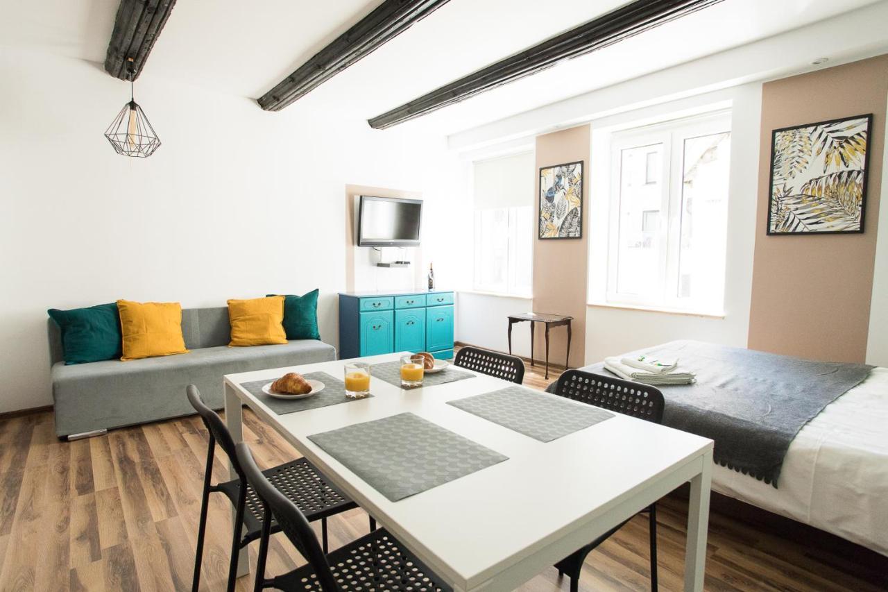 Old Town Apartment *