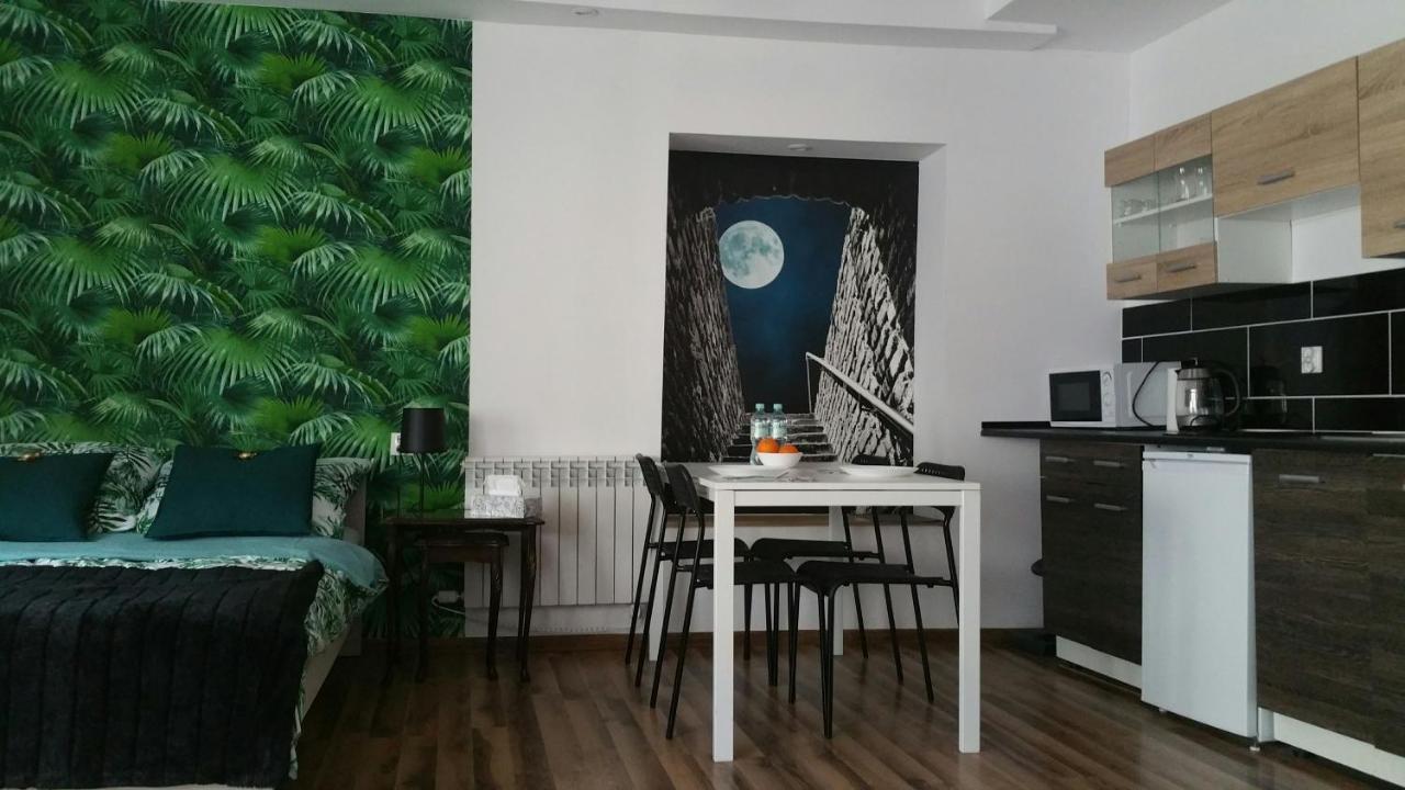Old Town Apartment *